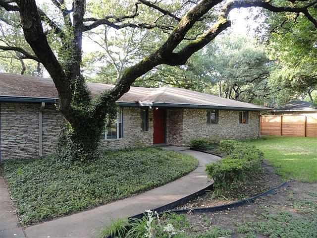 1st image of 211 Westlake Dr