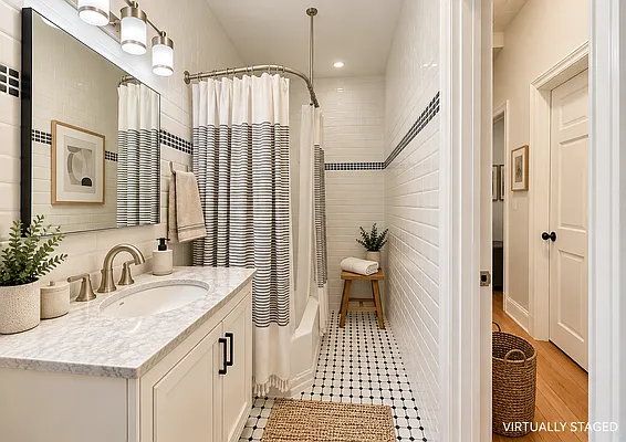 Bathroom, photo 1