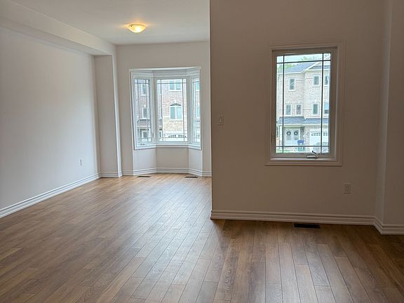 2nd image of 44 Milson Cres
