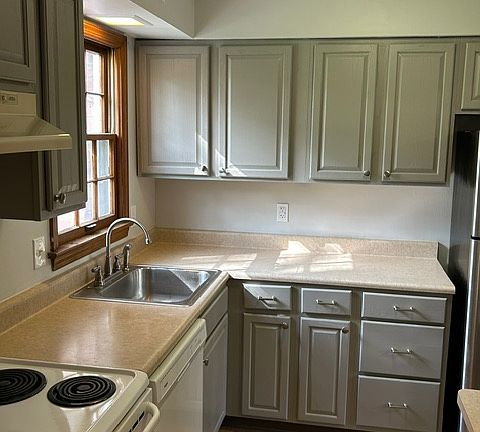 2nd image of 412 Anawanda Ave