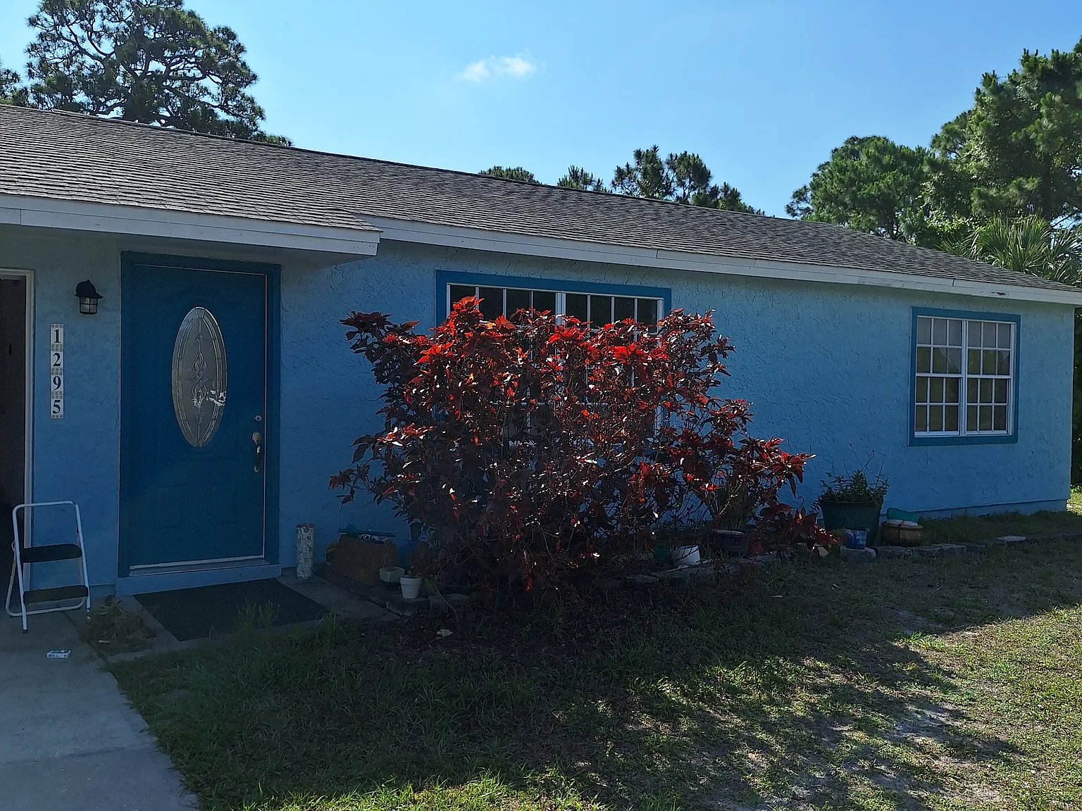 1295 Schumann Dr — Photo 3