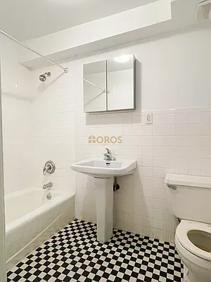 Rented by City Connections Realty | media 8