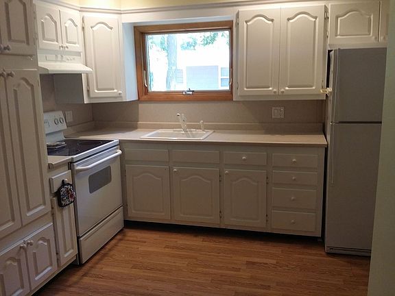 2nd image of 325 Oak Dr