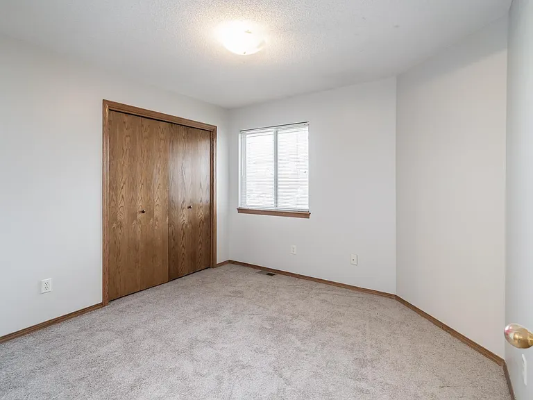 Mainfloor 2nd Bedroom