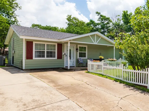 812 Denton Dr, Euless, TX 76039