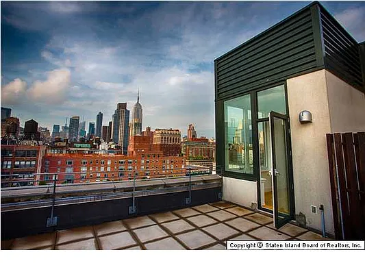 Sold by Thomas Gugliucci Real Estate | media 14