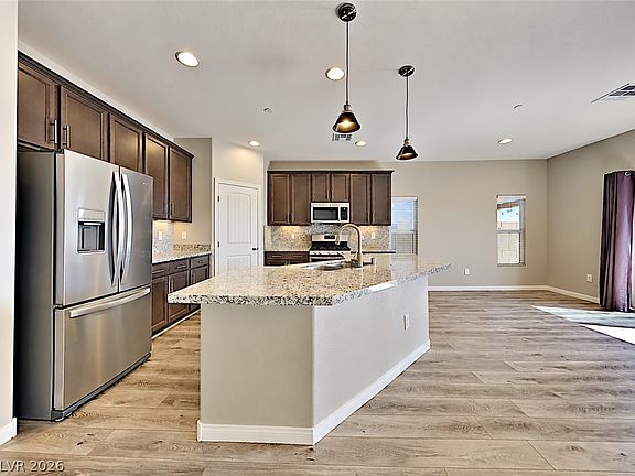 3rd image of 8014 Tulip Bulb St