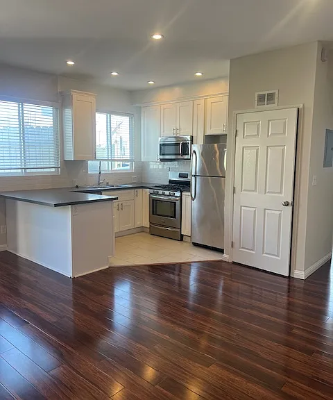 418 S Rexford Dr #C — Photo 3