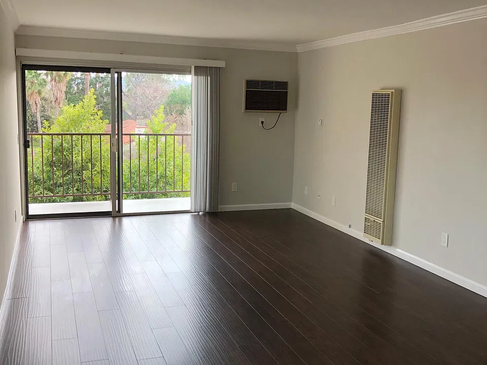 5711 Camellia Ave #202