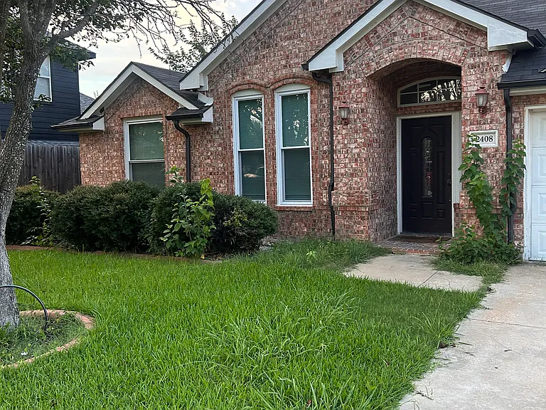 2408 Hillary Trl — Photo 9