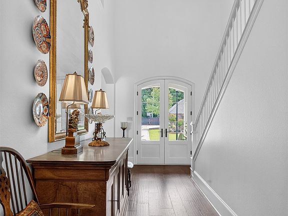 3rd image of 1042 Winterberry Ln