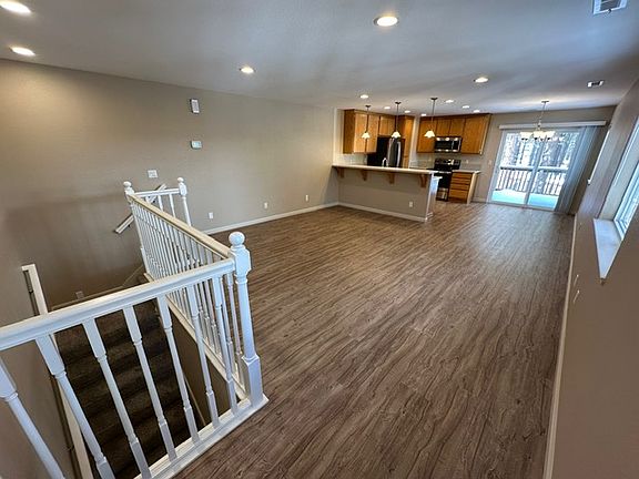5th image of 1040 William Ave #D