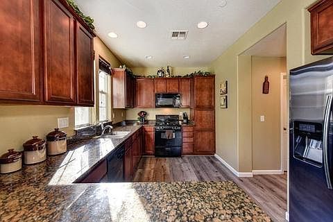 Kitchen - looking from family room