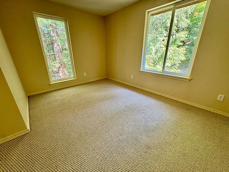 7604 Holiday Blvd — Photo 15