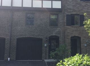 413 Newton Sq, Coraopolis, PA 15108