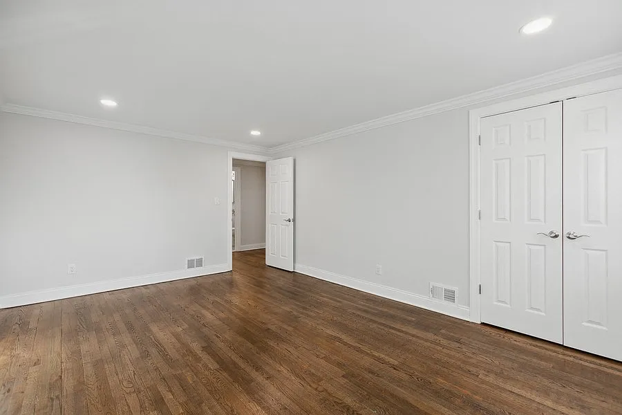 Spring Hill Apartments — Photo 4