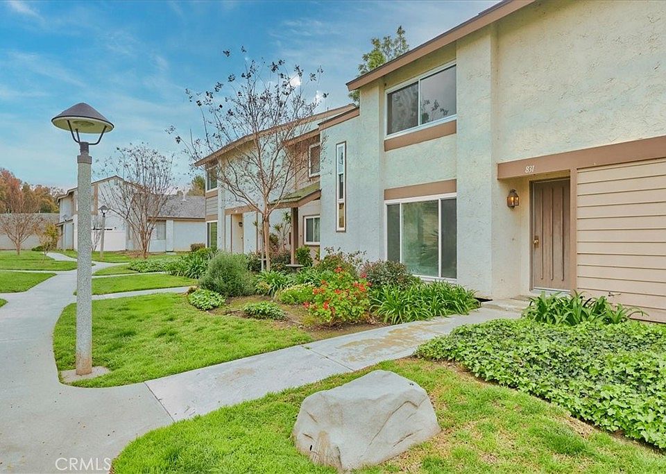 1st image of 831 Hampshire Ln