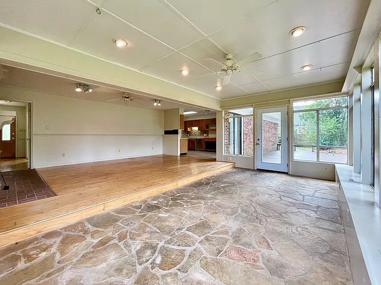 219 Green Lake Dr — Photo 11