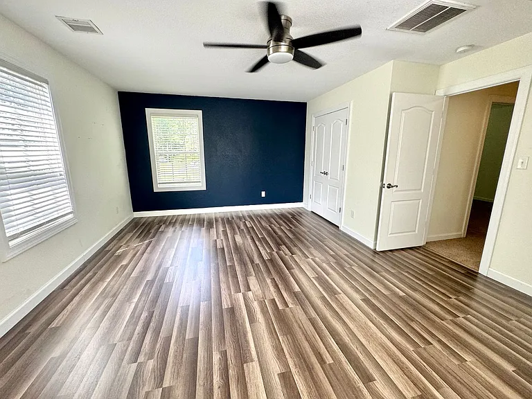 113 Crocker St — Photo 17