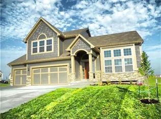 1105 E 15th St, Kearney, MO 64060