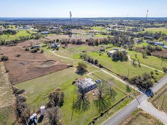 4th image of 320 Windy Hill Ln