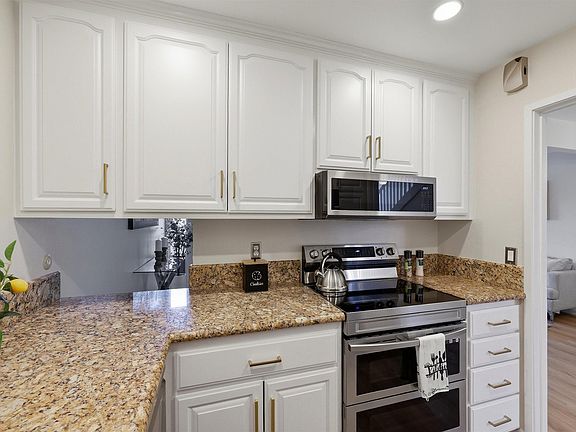 5th image of 651 Moraga Rd APT 12