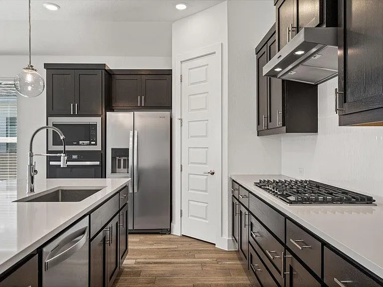 9704 Boathouse Dr — Photo 5