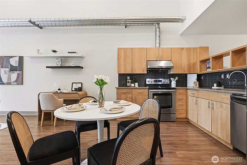 3rd image of 2015 Terry Avenue #406
