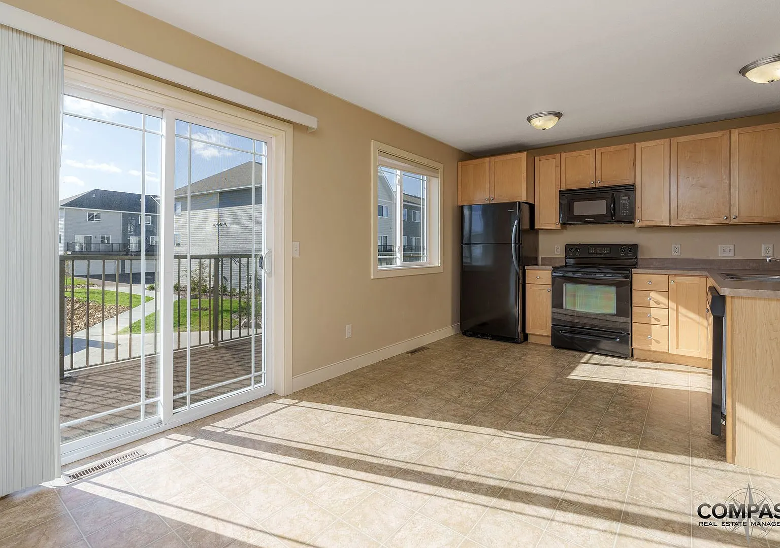 Spacious Townhome Conveniently Located With In-Unit Laundry — Photo 2