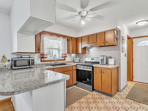 3rd image of 3024 Peterson St