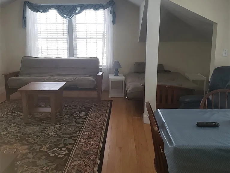 398 N End Blvd #B — Photo 4