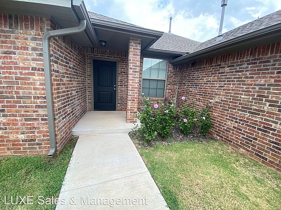 3rd image of 15905 Villa Valeria Way