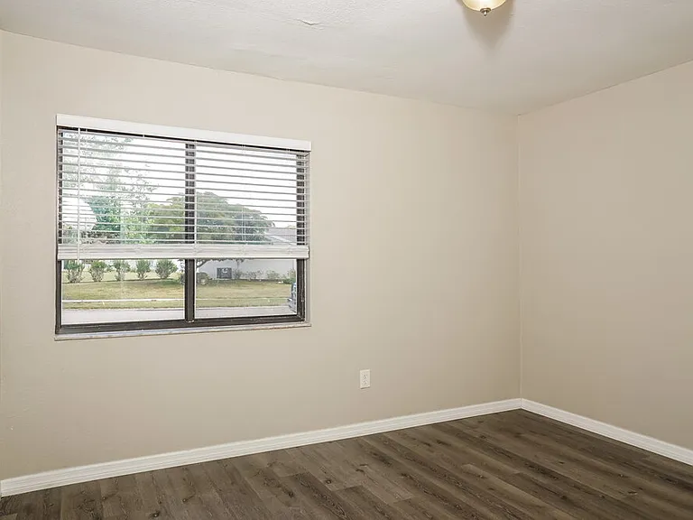 5362 Trekell St — Photo 8