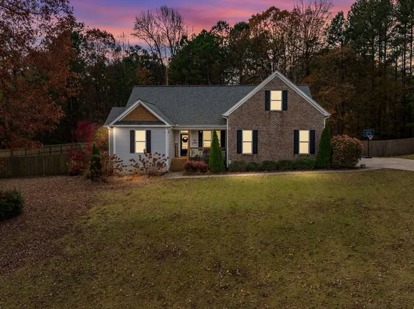 120 Oakwood Dr, Commerce, GA 30529