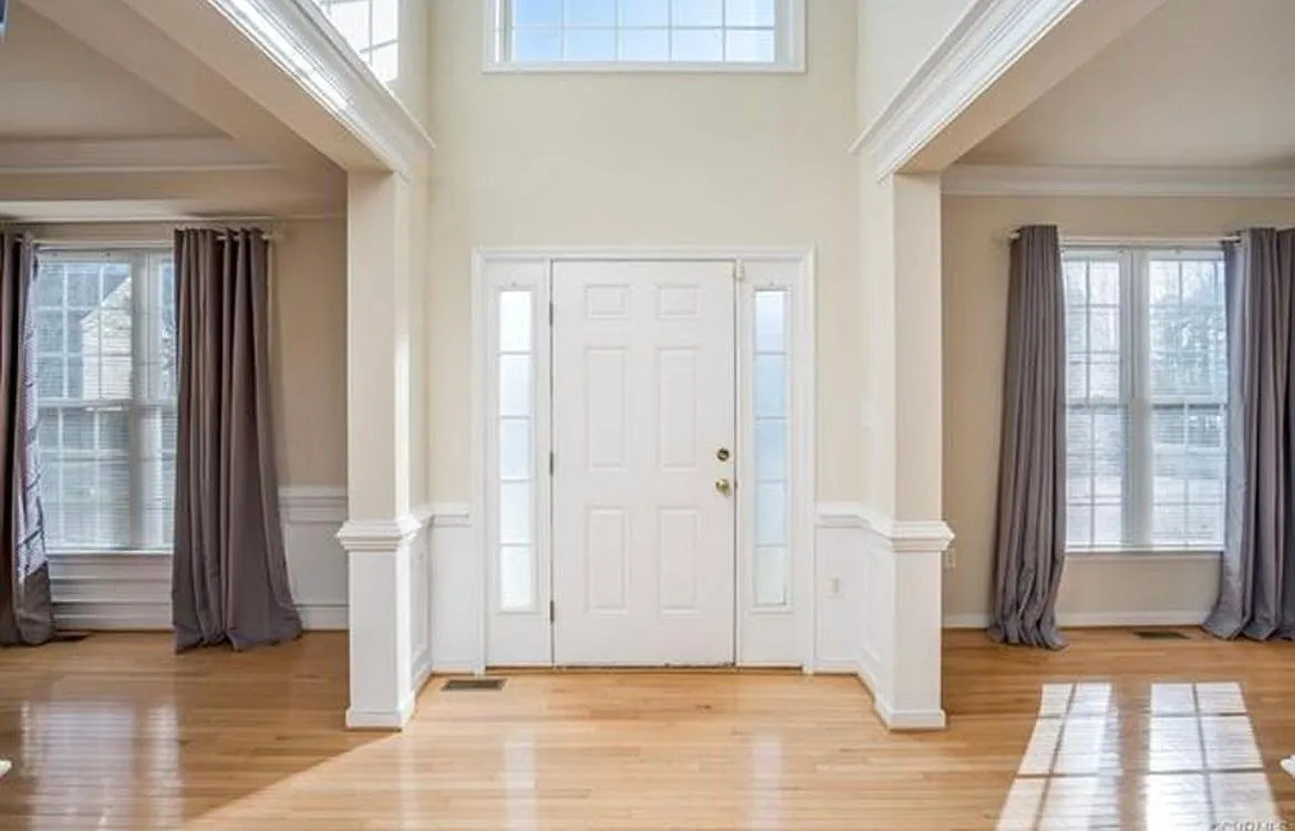 14836 Shorewood Ct — Photo 4
