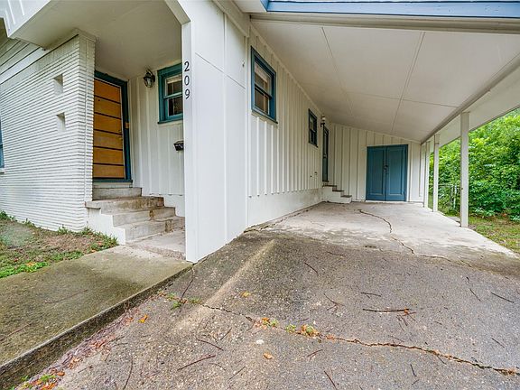 3rd image of 209 Woodward St