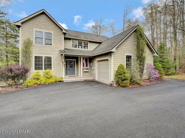 110 Mooncreek Ln, Pocono Pines, PA 18350