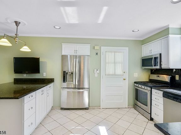 4th image of 91 Edgewood Ave
