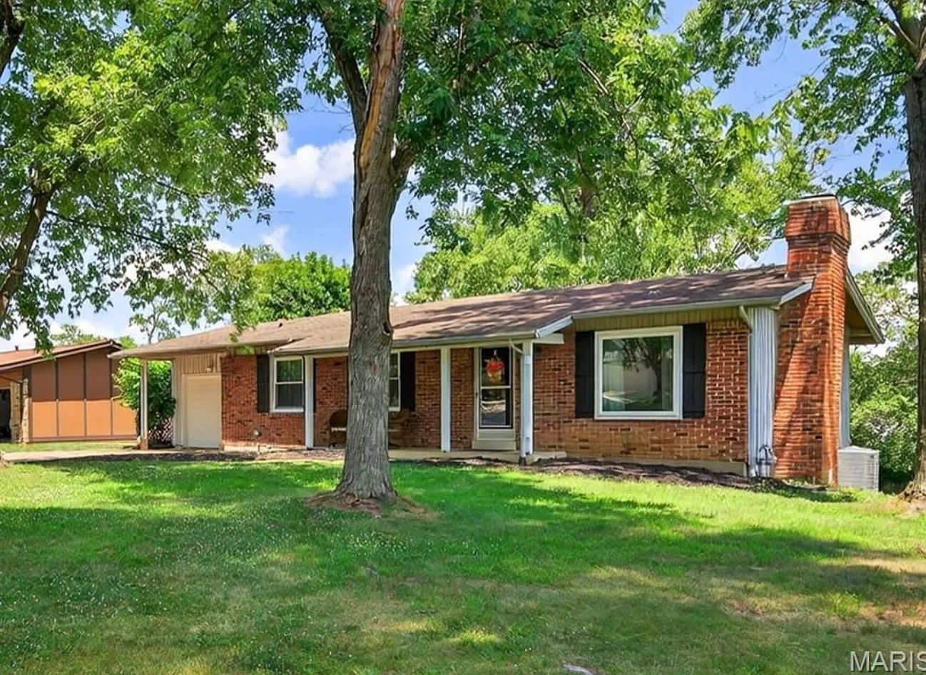 4 bed, 2200 sqft, $2,595 — Photo 2