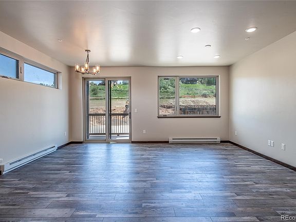 3rd image of 310 Fox Springs Cir #101