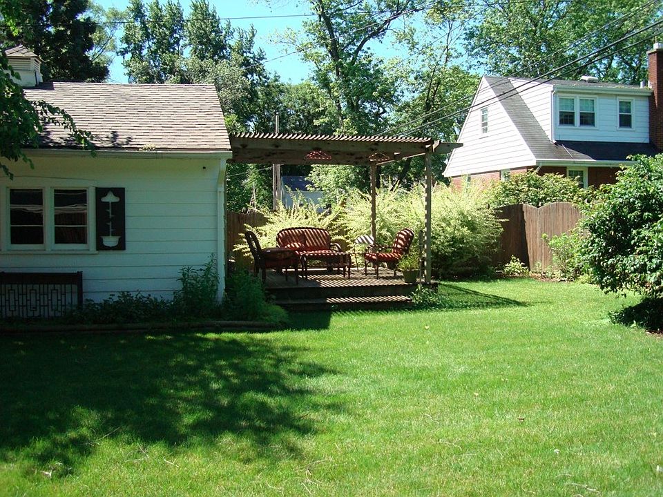 view of backyard patio