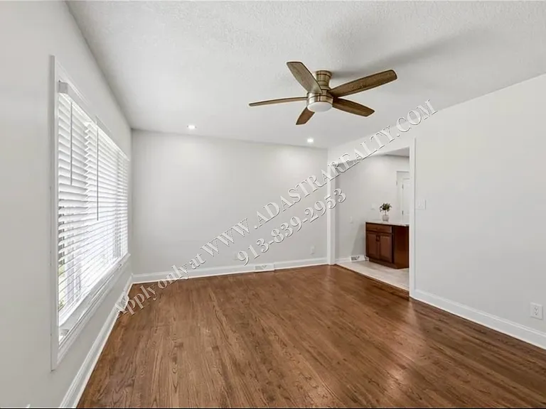 12718 W 92nd St — Photo 3