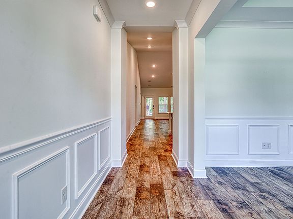 4th image of 2632 Goldfinch Dr.