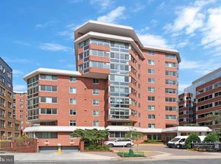 1001 N Vermont St APT 702, Arlington, VA 22201