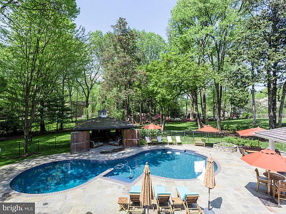 3rd image of 3120 Beechwood Ln