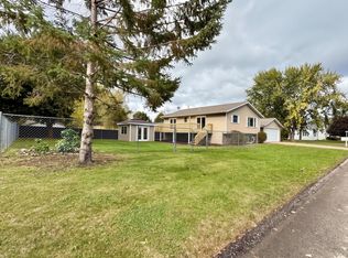906 Pierce Ave, Wabasha, MN 55981