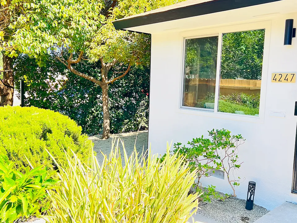 4247 S Centinela Ave #3