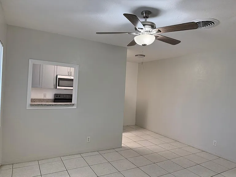 6400 NE 18th Ave #11 — Photo 4