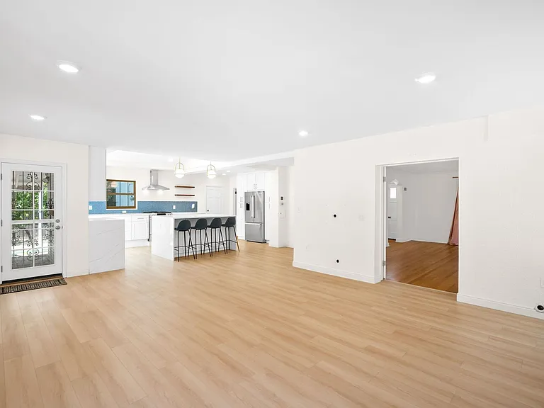525 Forest St — Photo 6