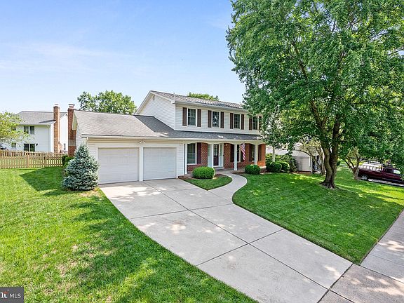 3rd image of 13502 Glendundee Dr